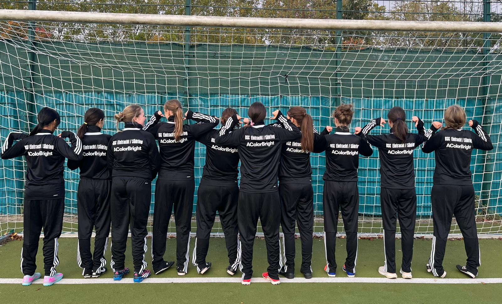 B Mädchen https://fussball.bsc-eintracht-suedring.de/wp-content/uploads/sites/2/2025/10/B-Maedchen.jpg